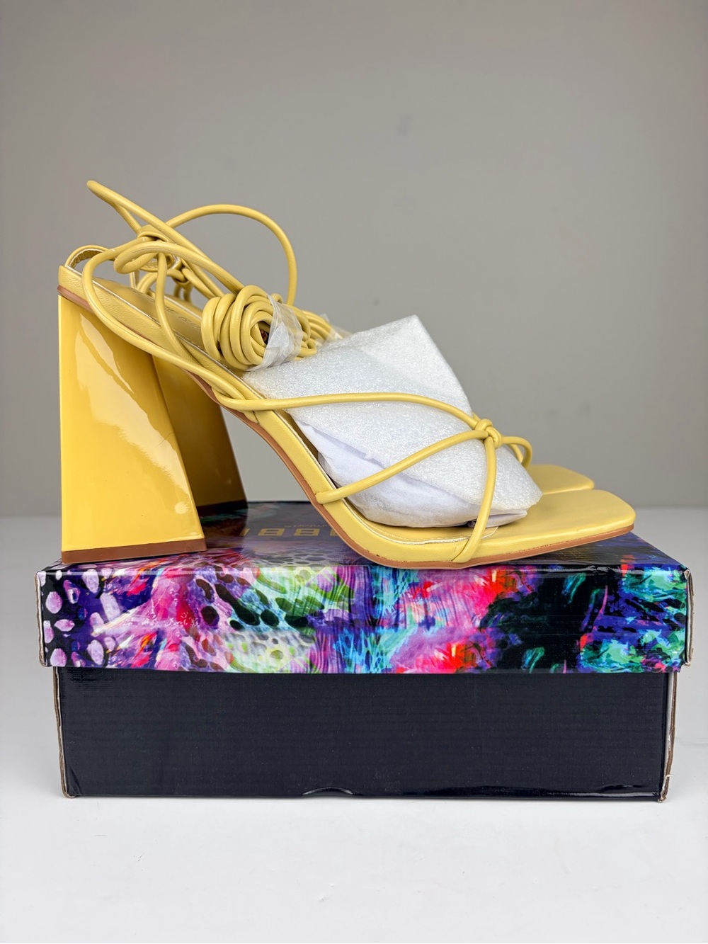 Cape Robbin Tempo Yellow Lace Up Block Heel Sandals Size 11 NWT